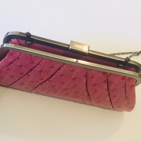 CHINESE LAUNDRY pink purse clutch w/ silver strap - Picture 4 of 8
